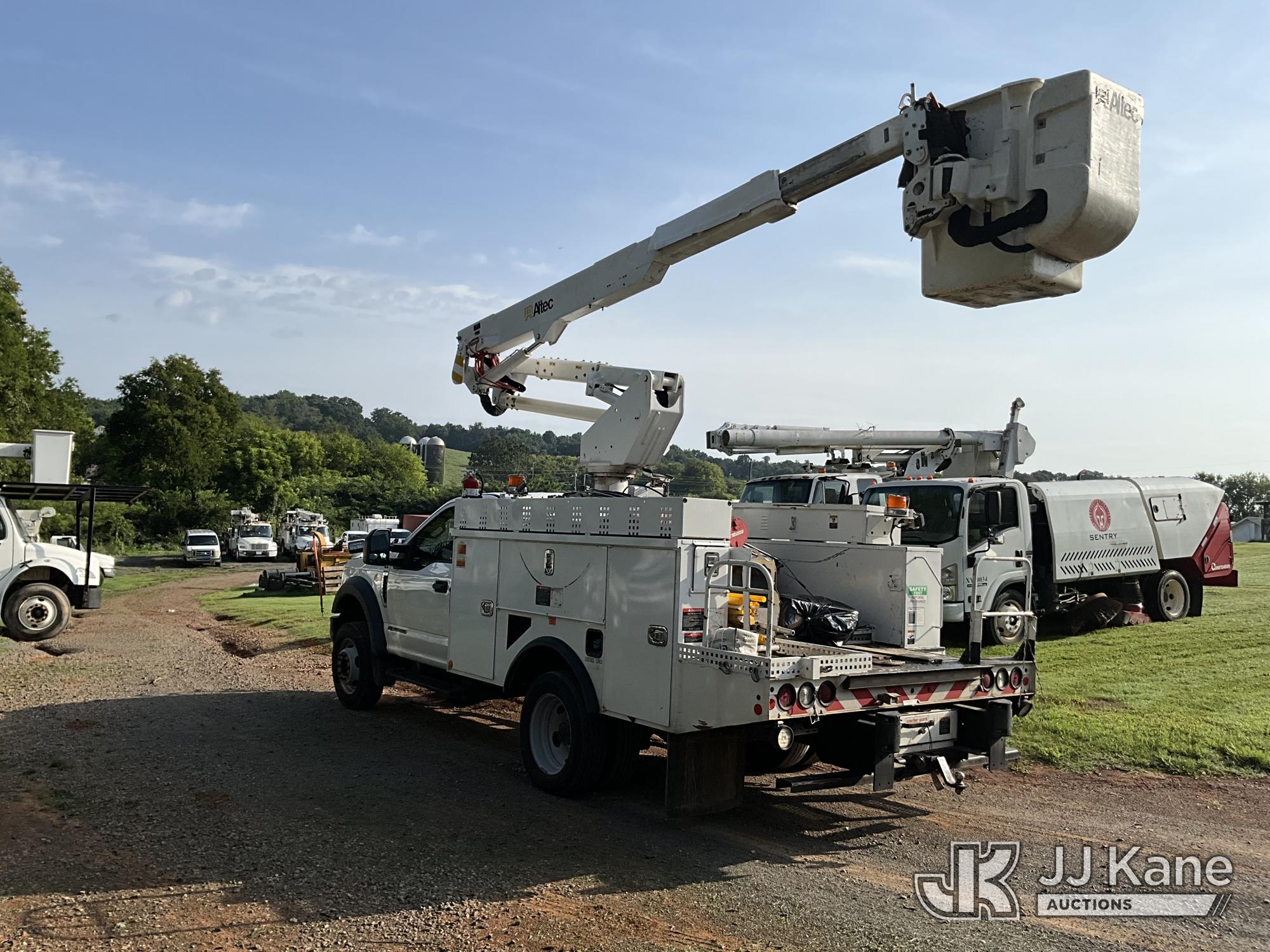 Altec AT37G Articulating & Telescopic Bucket Truck On 2019 Ford F-550 Service Truck (1635460) - photo 4