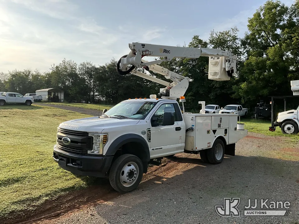 Altec AT37G Articulating & Telescopic Bucket Truck On 2019 Ford F-550 Service Truck (1635497)