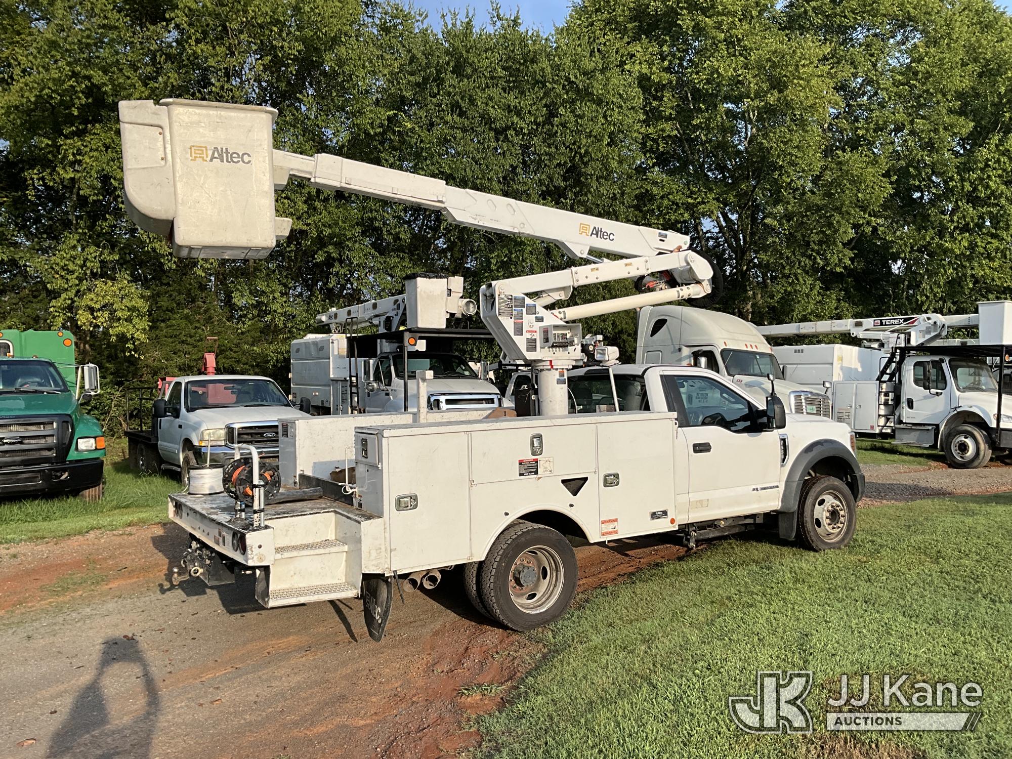 Altec AT37G Articulating & Telescopic Bucket Truck On 2019 Ford F-550 Service Truck (1635497) - photo 3