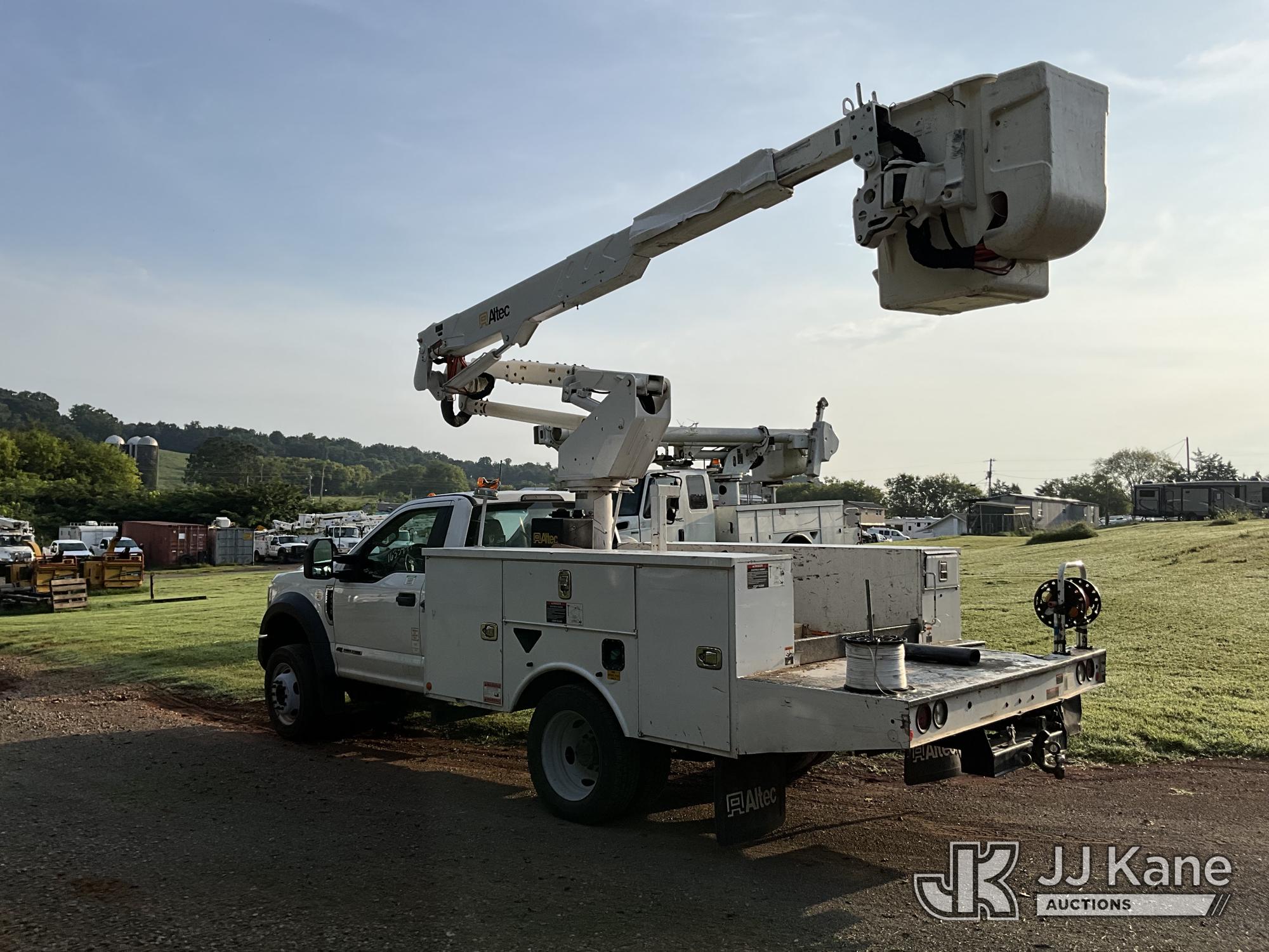 Altec AT37G Articulating & Telescopic Bucket Truck On 2019 Ford F-550 Service Truck (1635497) - photo 4