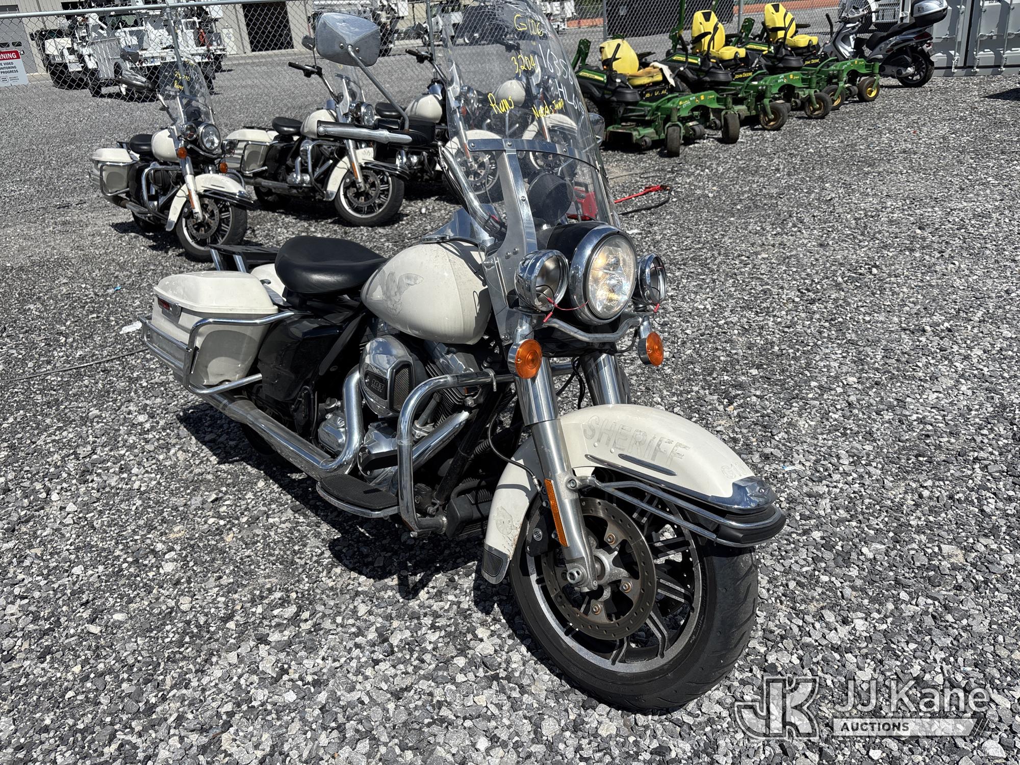2015 Harley-Davidson FLHP Motorcycle (1635615) - photo 2