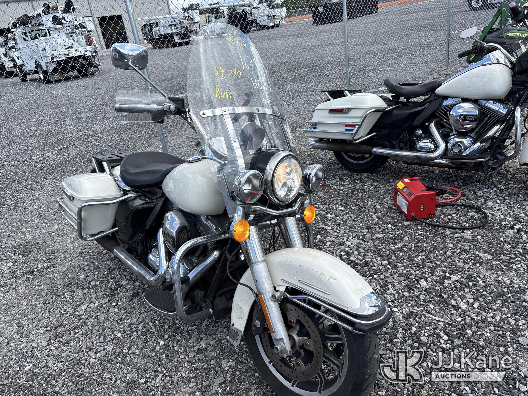 2015 Harley-Davidson FLHP Motorcycle (1635617) - photo 2