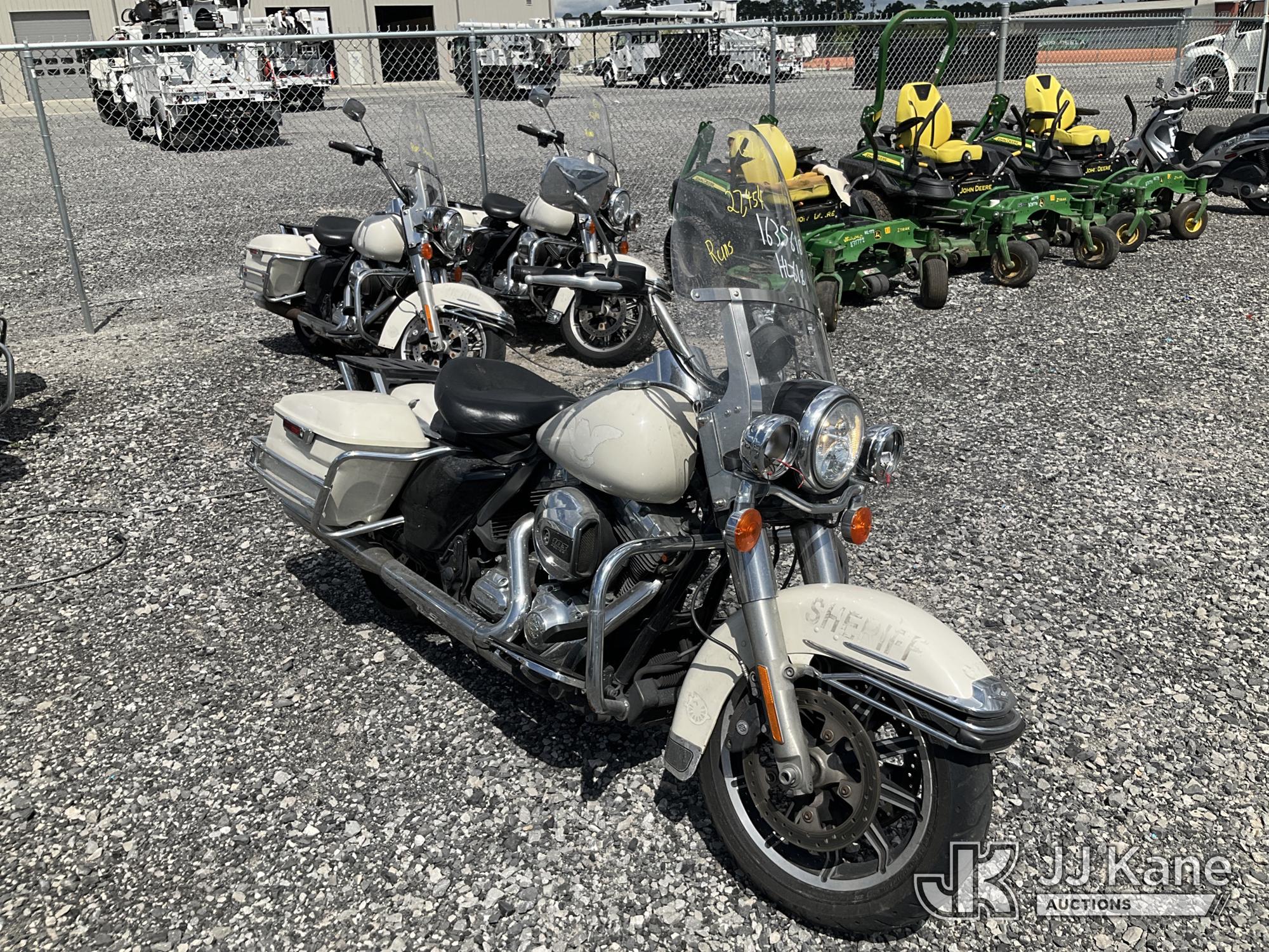 2015 Harley-Davidson FLHP Motorcycle (1635618) - photo 2