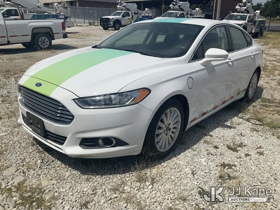 2015 Ford Fusion Energi 4-Door Hybrid Sedan (1636344)