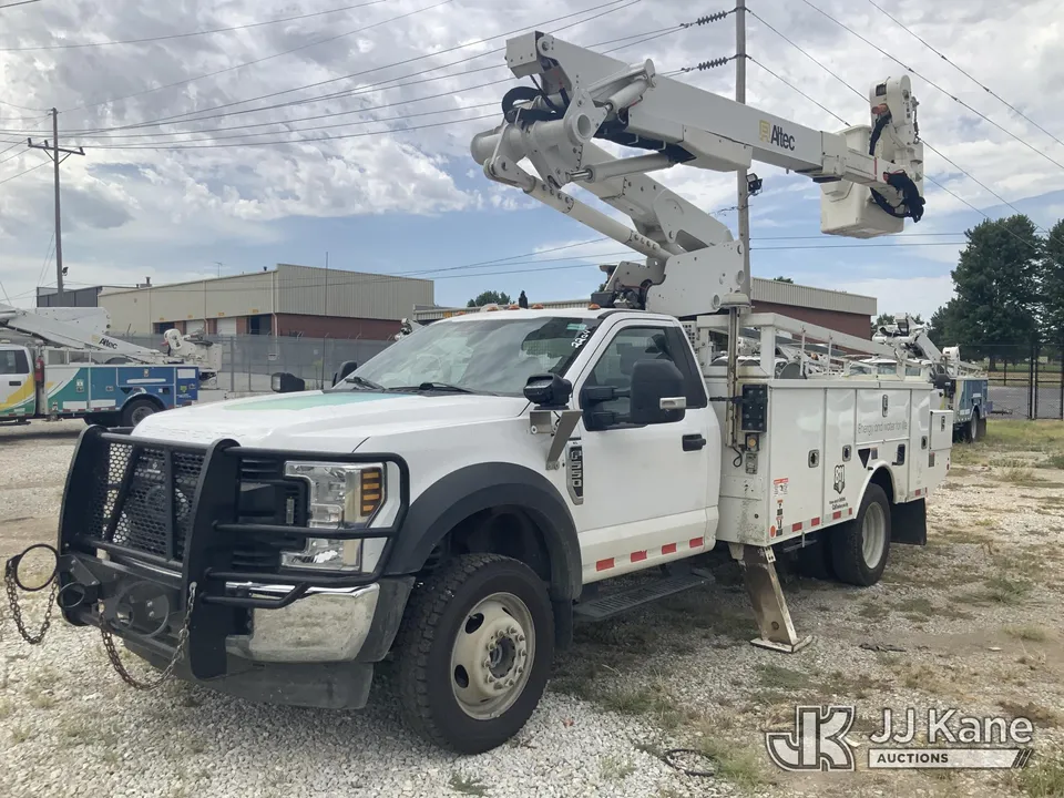 Altec AT41M Articulating & Telescopic Material Handling Bucket Truck On 2019 Ford F-550 Service Truck (1636348)