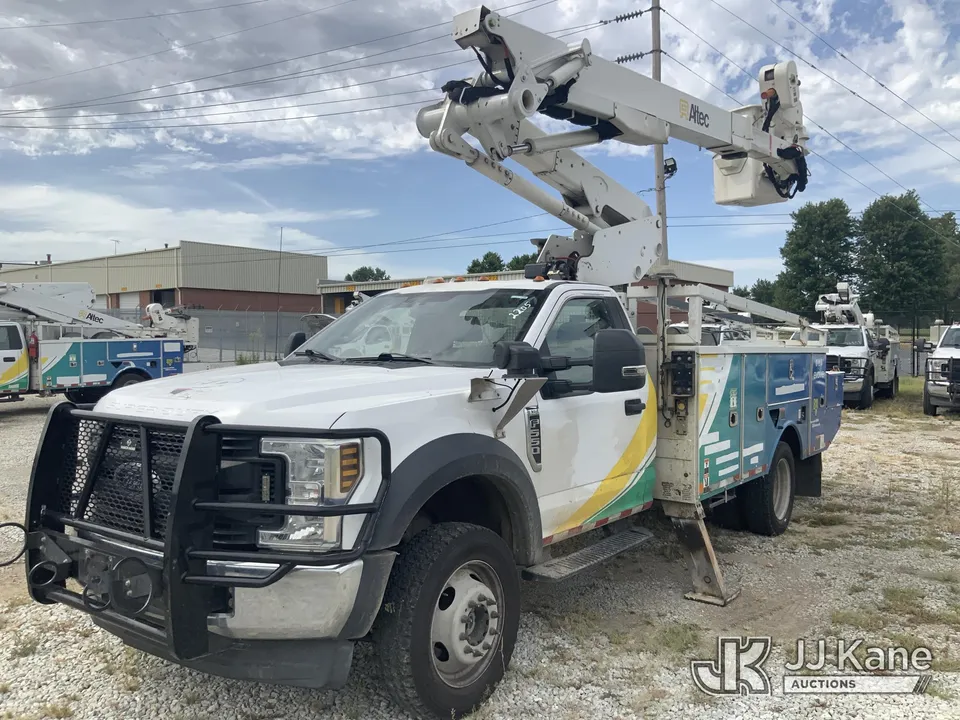 Altec AT41M Articulating & Telescopic Material Handling Bucket Truck On 2019 Ford F-550 Service Truck (1636356)