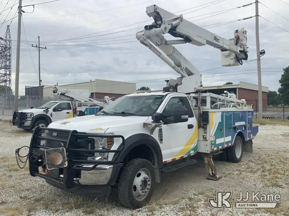 Altec AT41M Articulating & Telescopic Material Handling Bucket Truck On 2019 Ford F-550 Service Truck (1636358)