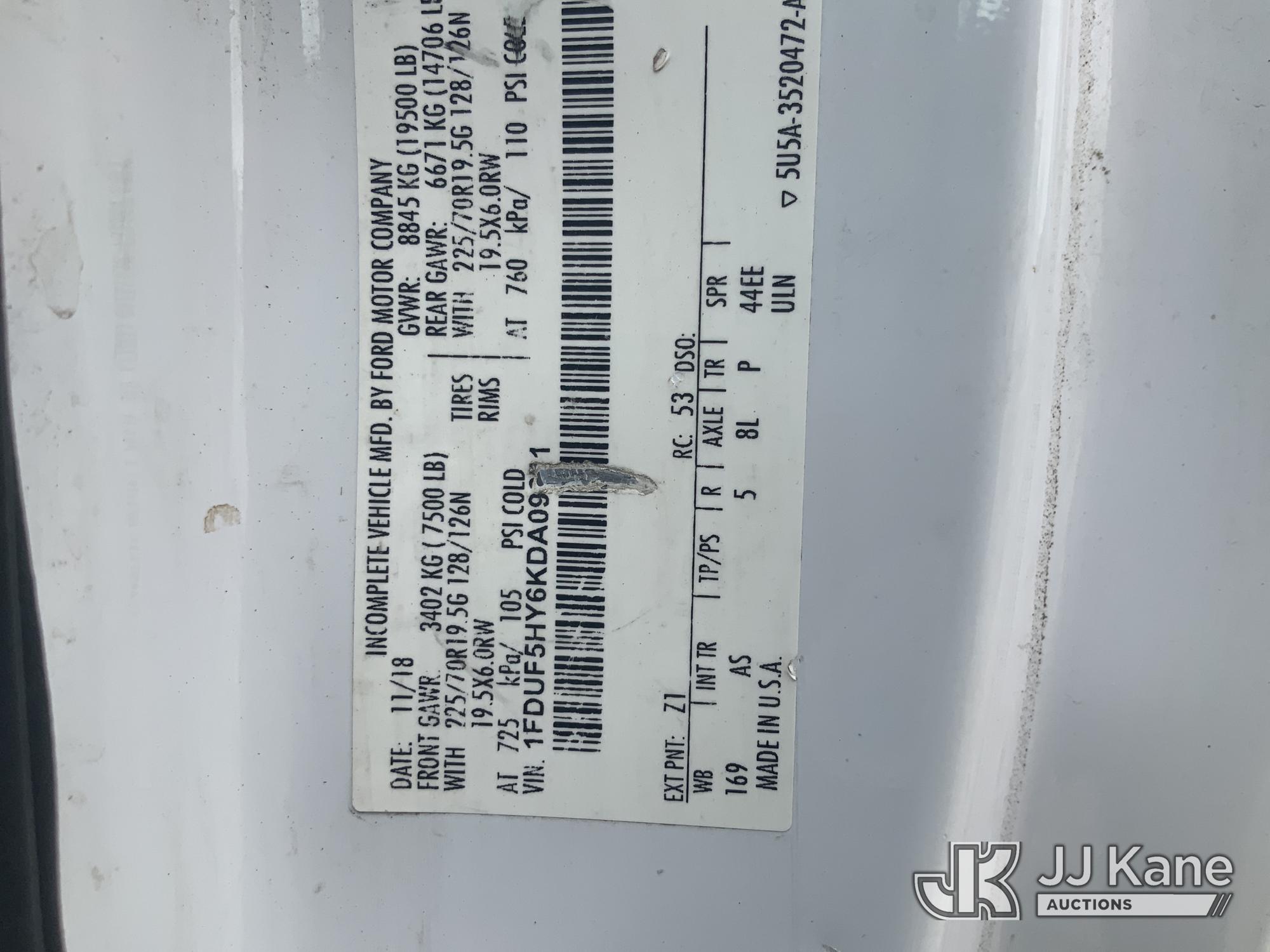 Altec AT41M Articulating & Telescopic Material Handling Bucket Truck On 2019 Ford F-550 Service Truck (1636358) - photo 5