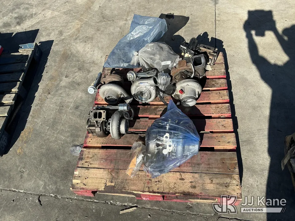 8 Cummins Turbos (1636385)