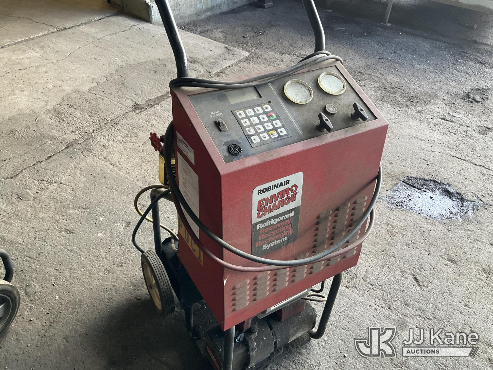 Robinair Model 17700 R-12 Auto Refrigerant Recovery/Recycling and Recharging station (1636577) - photo 2