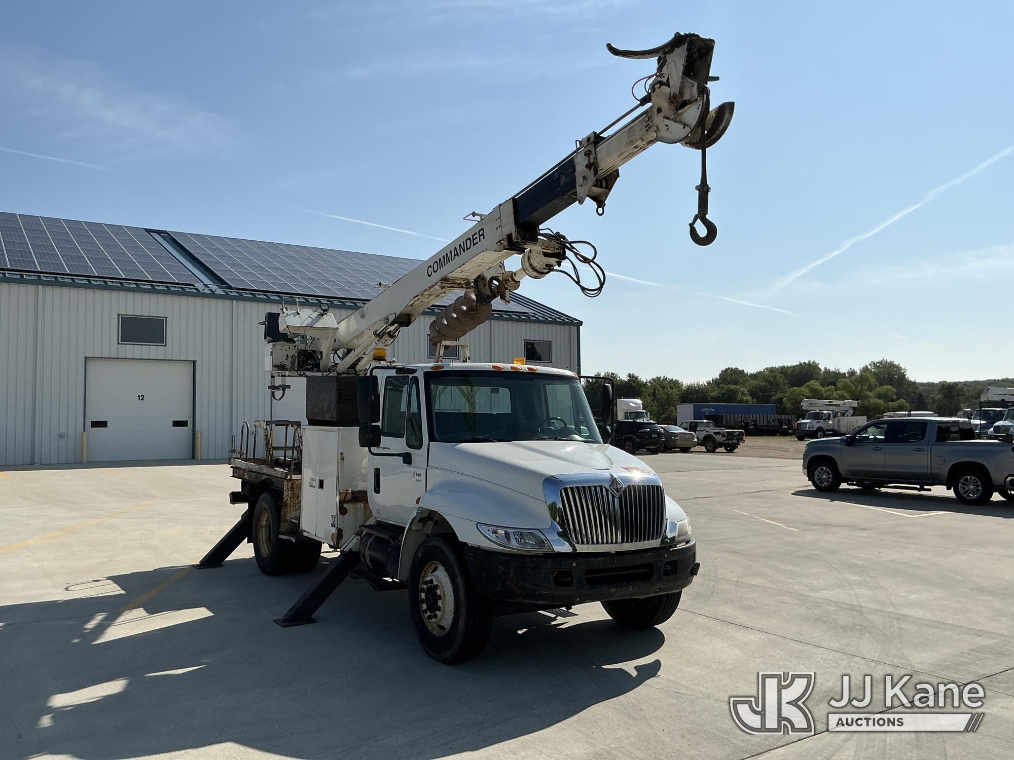 Telelect Commander 4045 Digger Derrick On 2004 International 4300 Flatbed/Utility Truck (1636977) - photo 2