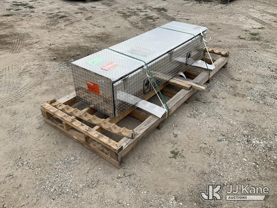 Aluminum diamond-plate storage/tool box (1637034)