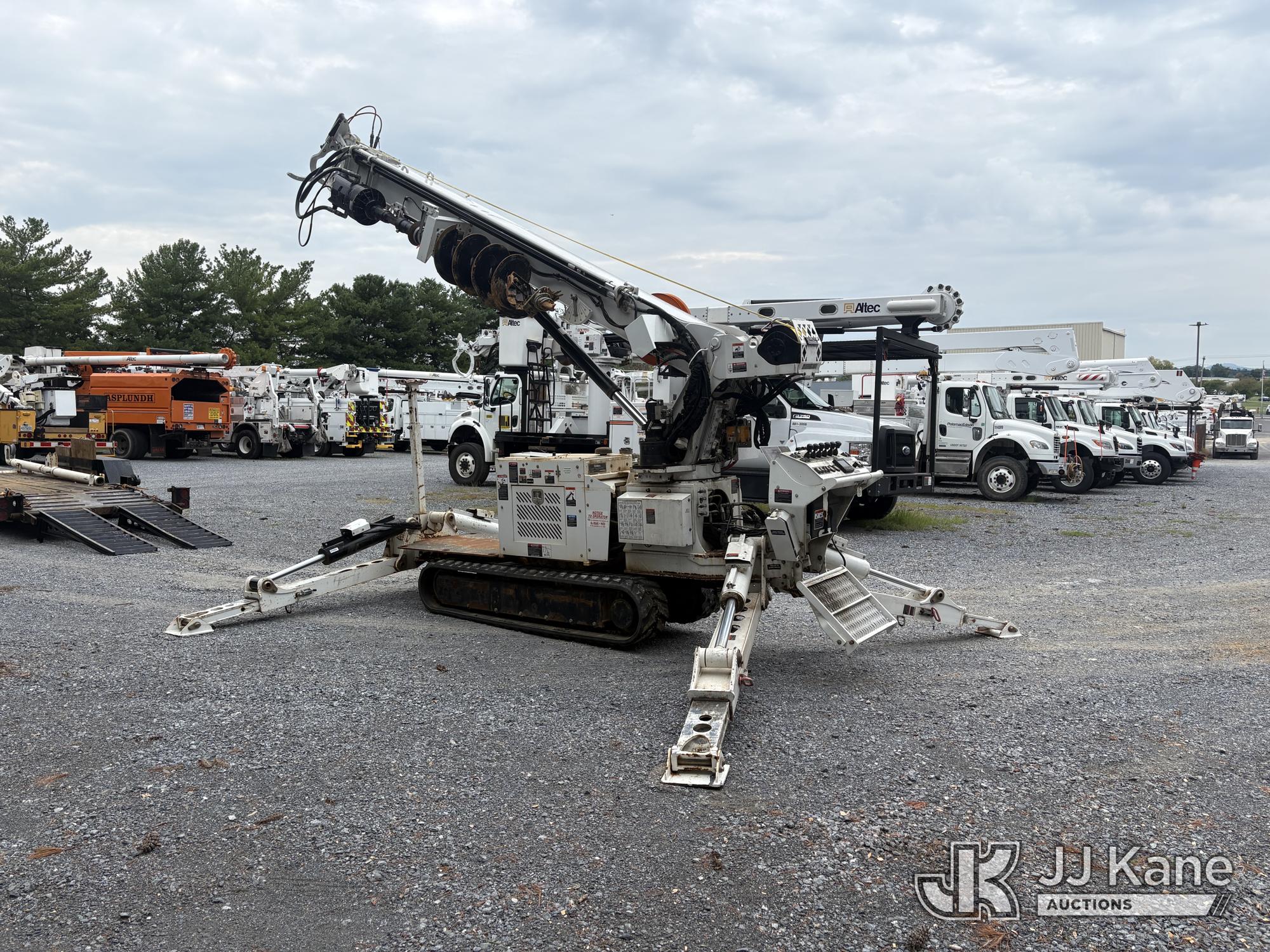 Altec DB41B Back Yard Digger Derrick Altec Tracked Backyard Carrier (1637538) - photo 2