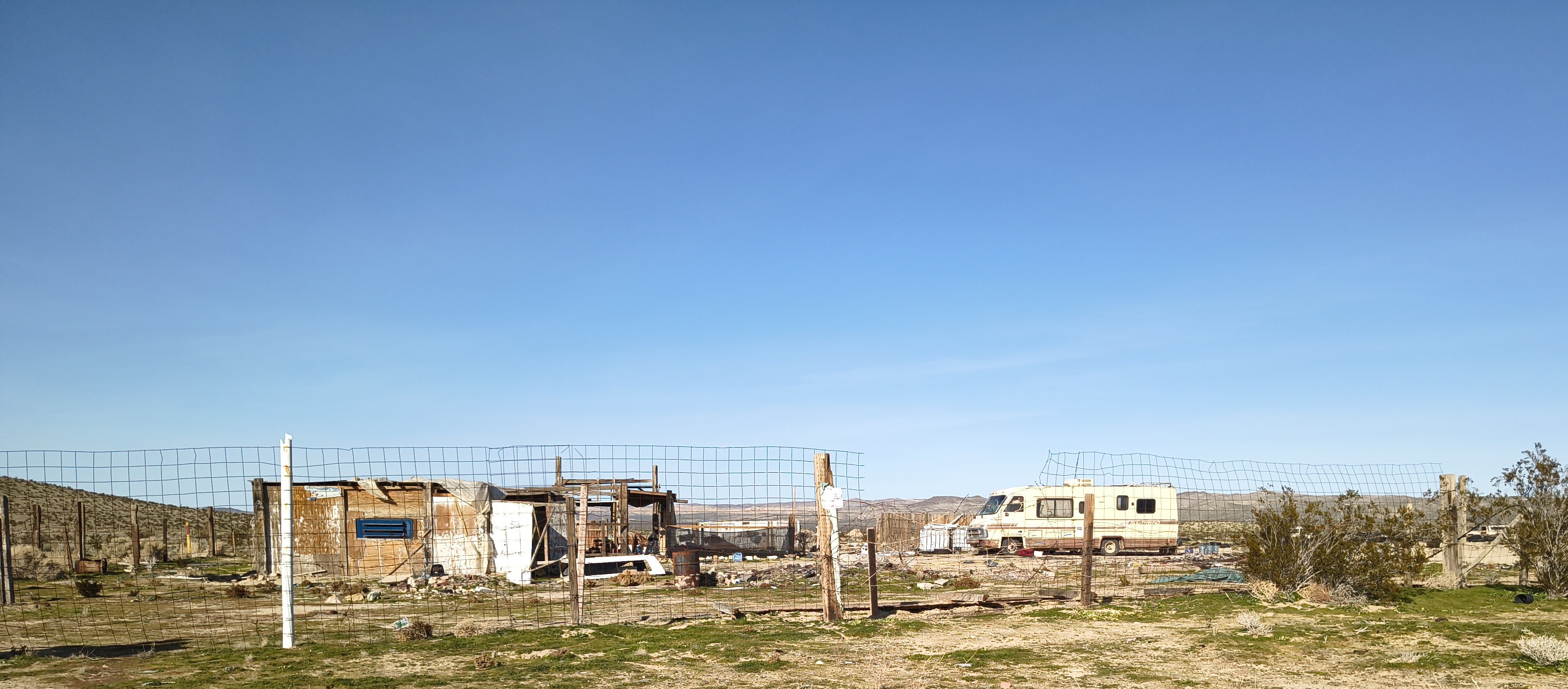 Hinkley, CA - 2.5 Acres w/ Misc. Structures - Liquidation Price! No Reserve or Buyer's Premium! - photo 1