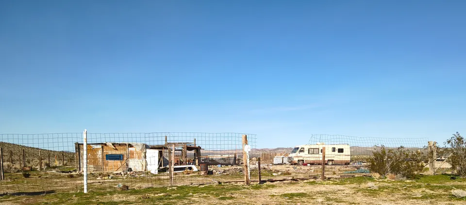 Hinkley, CA - 2.5 Acres w/ Misc. Structures - $1 No Reserve Liquidation!