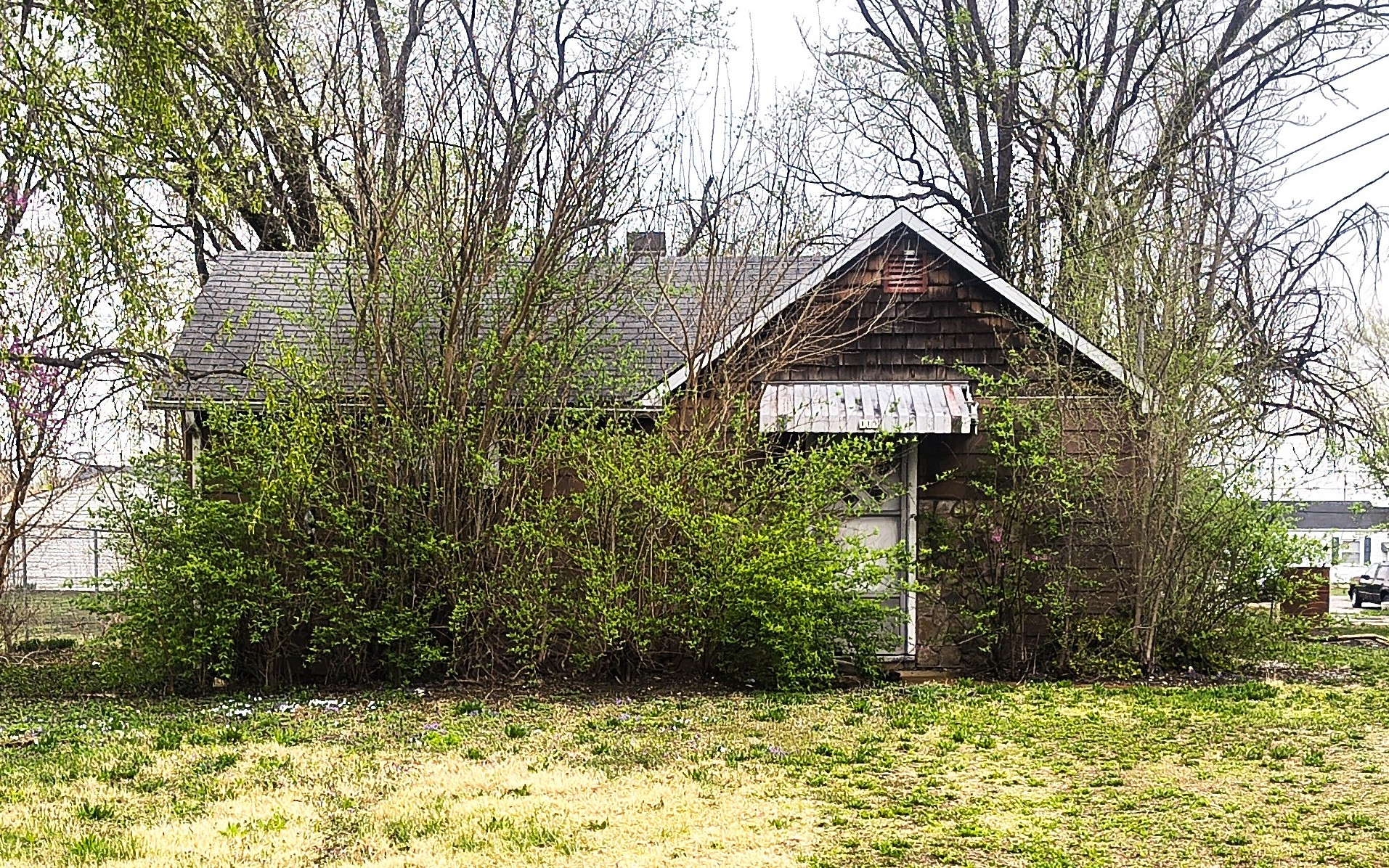 ($1-Bid) House 4.4 Miles from Downtown St. Louis - photo 1