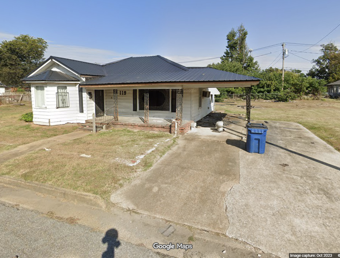 NO RESERVE - Home in Clarksdale, MS in need of major repair
