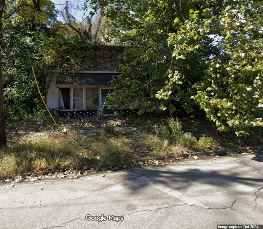 NO RESERVE - Home in Greenville, MS in need of major repair - photo 1