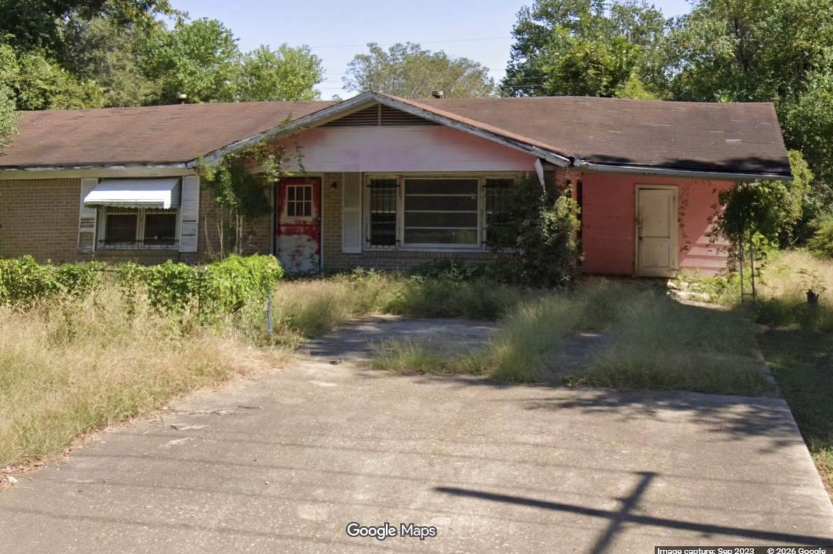 NO RESERVE - Home in Greenville, MS in need of major repair - photo 1