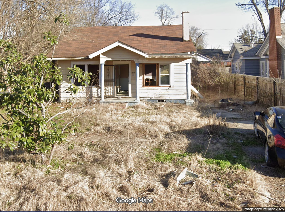 NO RESERVE - Home in Clarksdale, MS in need of major repair - photo 1