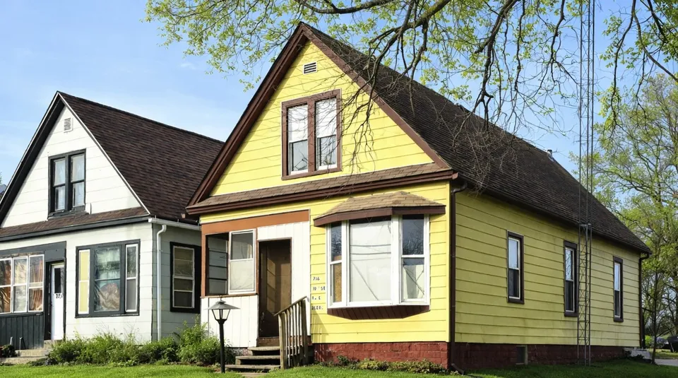 ($19,900-Bid) Single Family in Quad Cities near Augustana College
