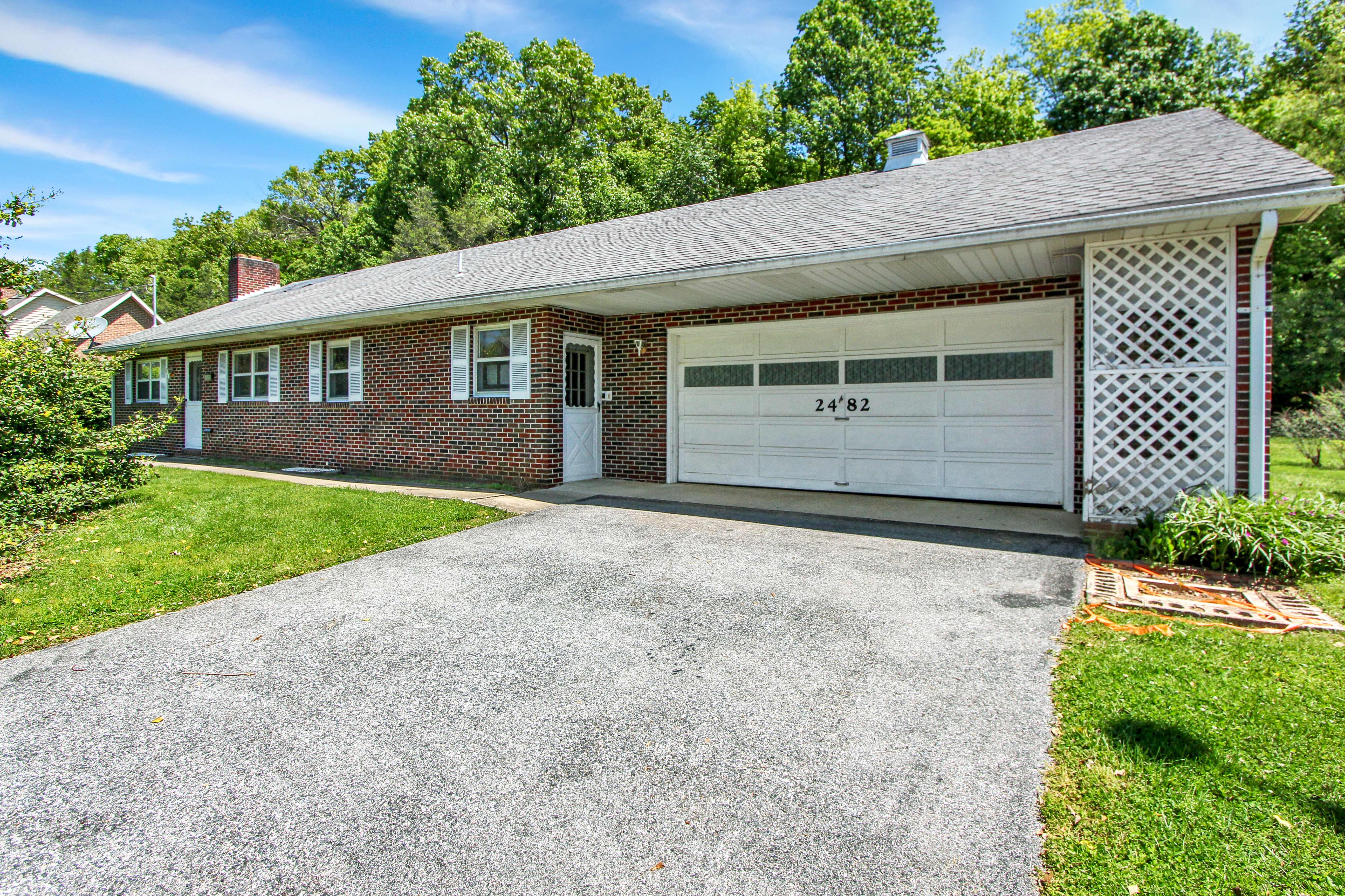 HUD Home — 2482 Pine Grove Rd, York, PA 17403