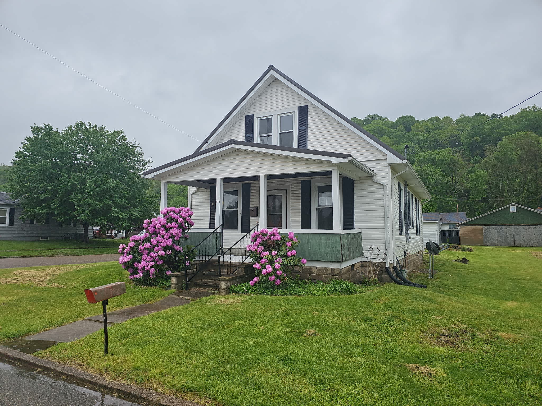 HUD Home β 412 6th St, Saint Marys, WV 26170