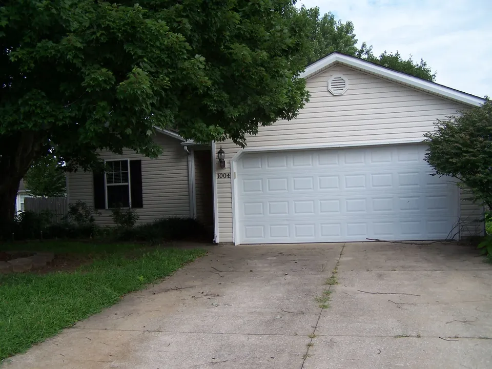 HUD Home β 1004 Overboard Ct, Bowling Green, KY 42103