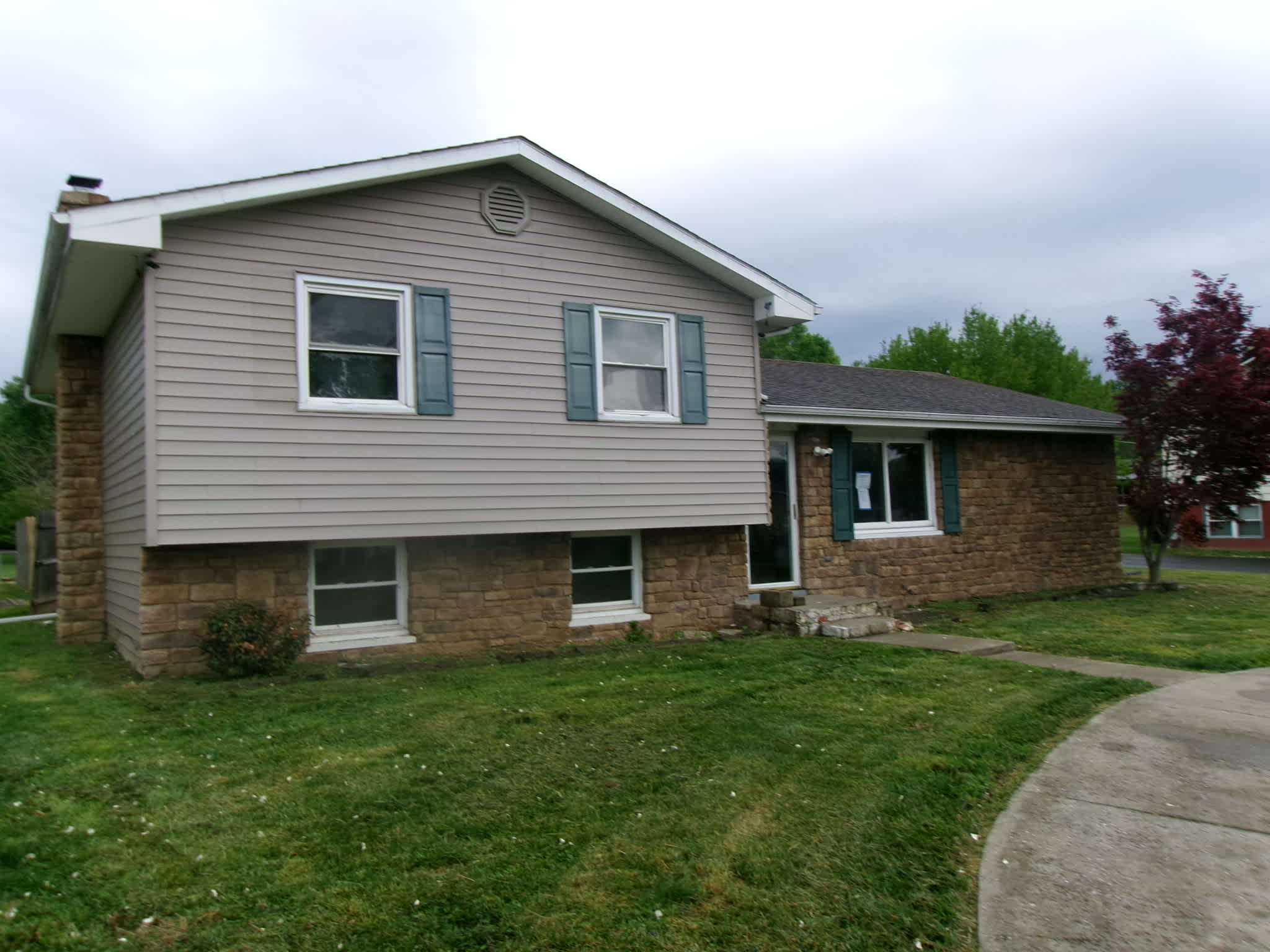 HUD Home — 1872 Stivers Dr, Aberdeen, OH 45101
