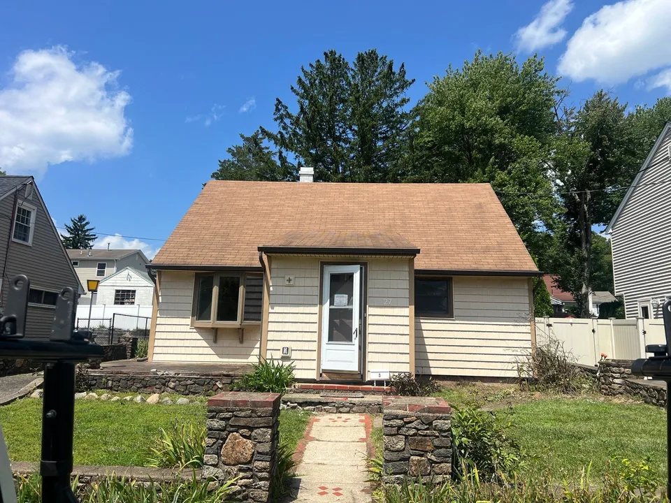 HUD Home β 27 Charles Ter, Waldwick, NJ 07463