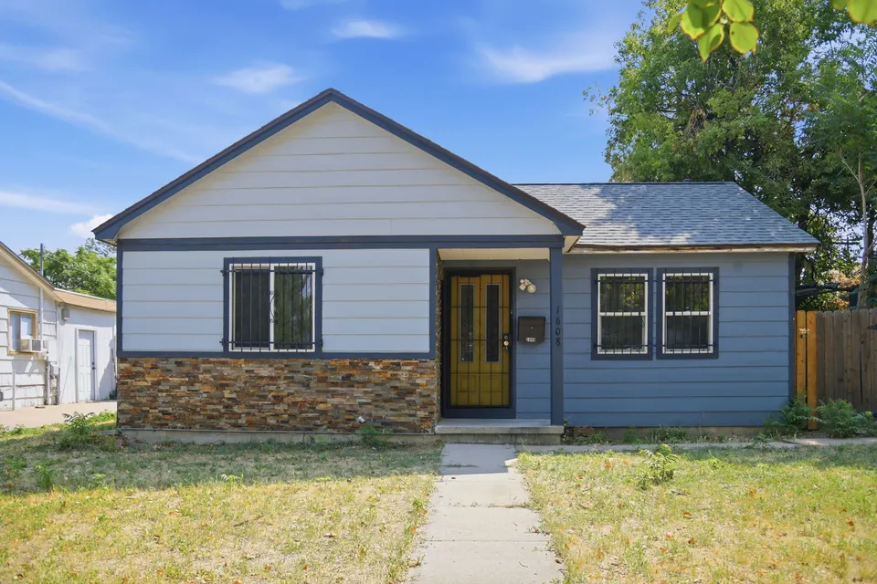 HUD Home — 1608 Oakland St, Aurora, CO 80010