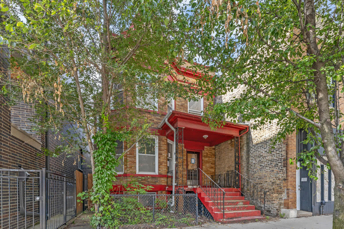 HUD Home β 1907 W Irving Park Rd, Chicago, IL 60613
