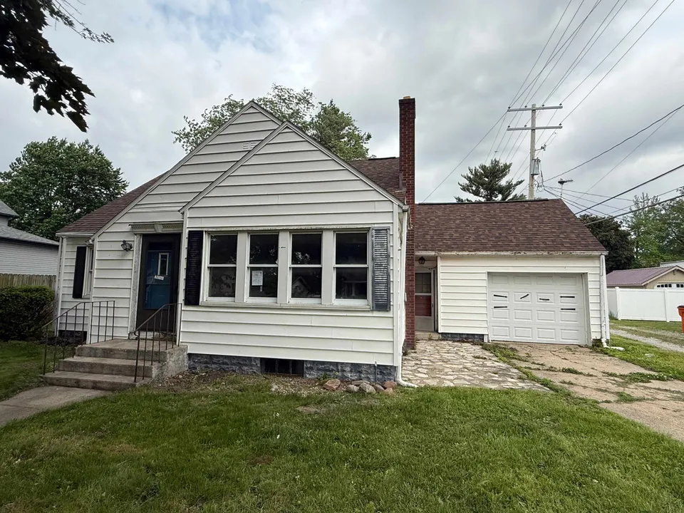 HUD Home — 118 W Spring St, Winamac, IN 46996