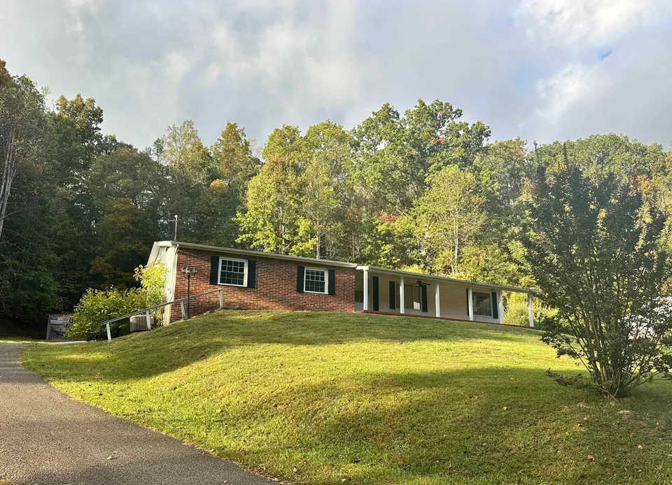 HUD Home β 786 Sleepy Creek Rd, Hurricane, WV 25526