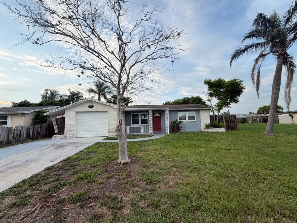HUD Home β 3221 Roxbury Dr, Holiday, FL 34691