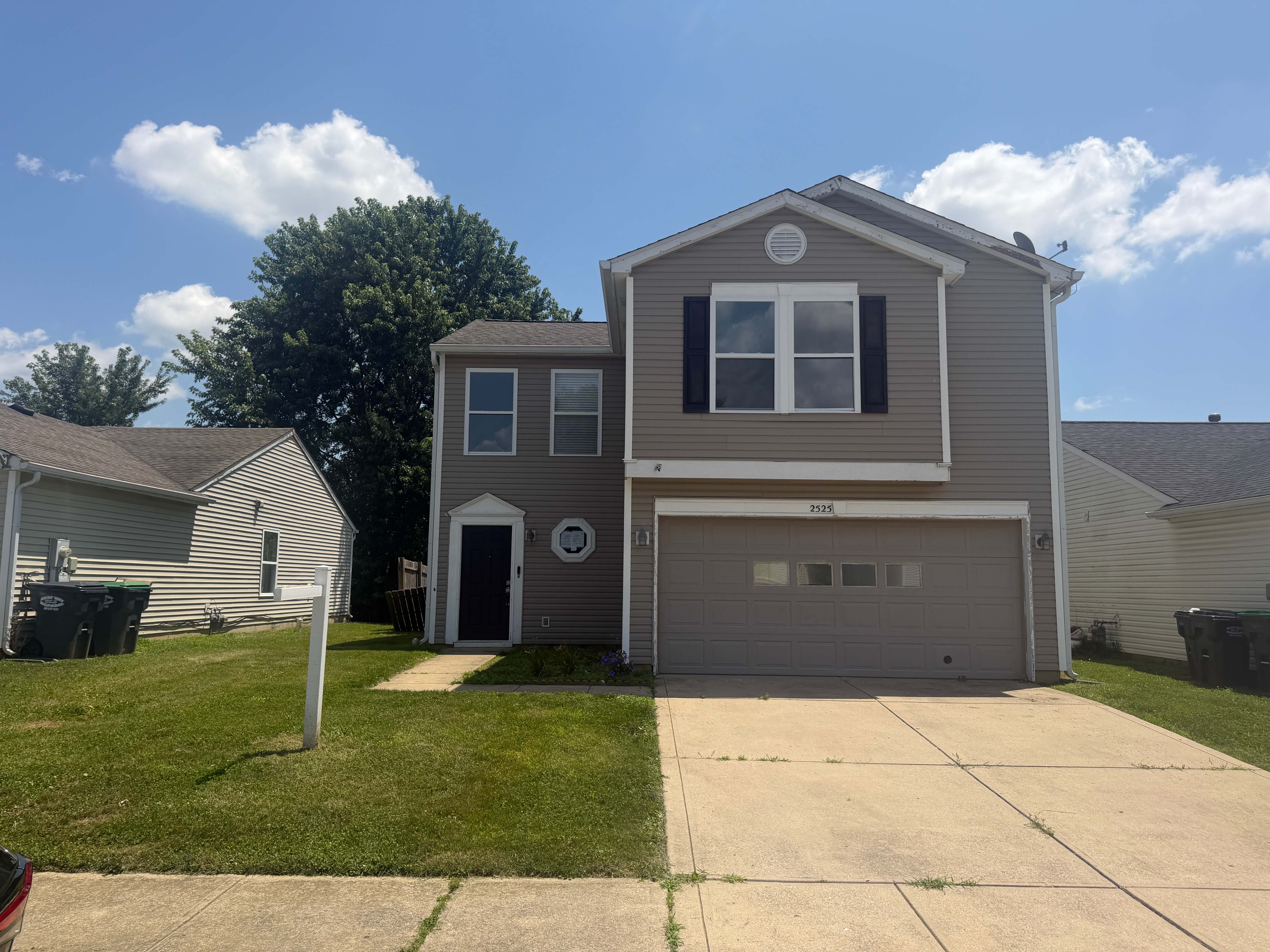 HUD Home — 2525 Summerwood Ln, Greenwood, IN 46143