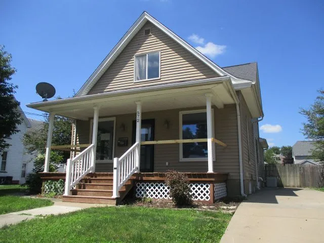 HUD Home β 572 Clark St, Galesburg, IL 61401