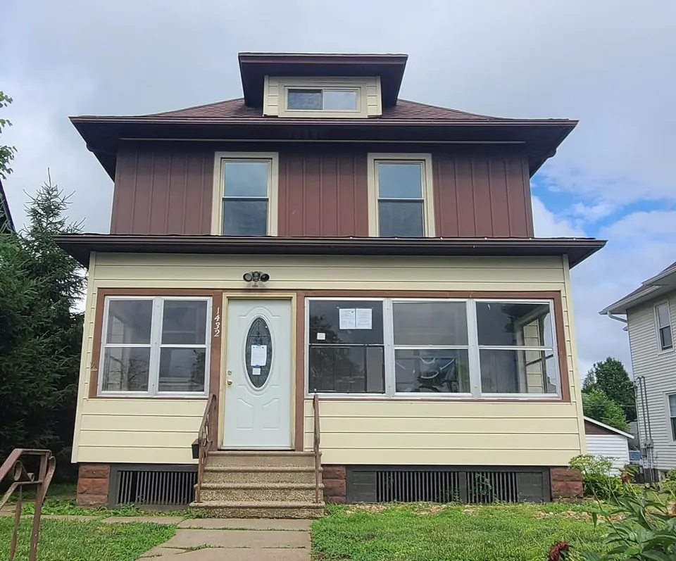 HUD Home β 1432 9th St, Moline, IL 61265