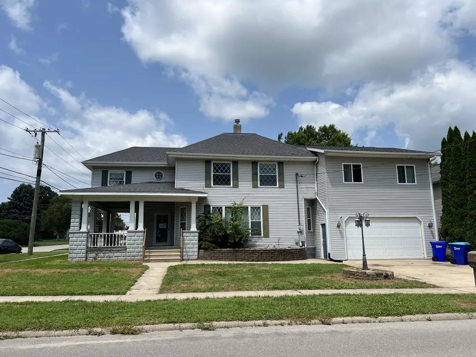 HUD Home — 218 5th Ave SE, Independence, IA 50644