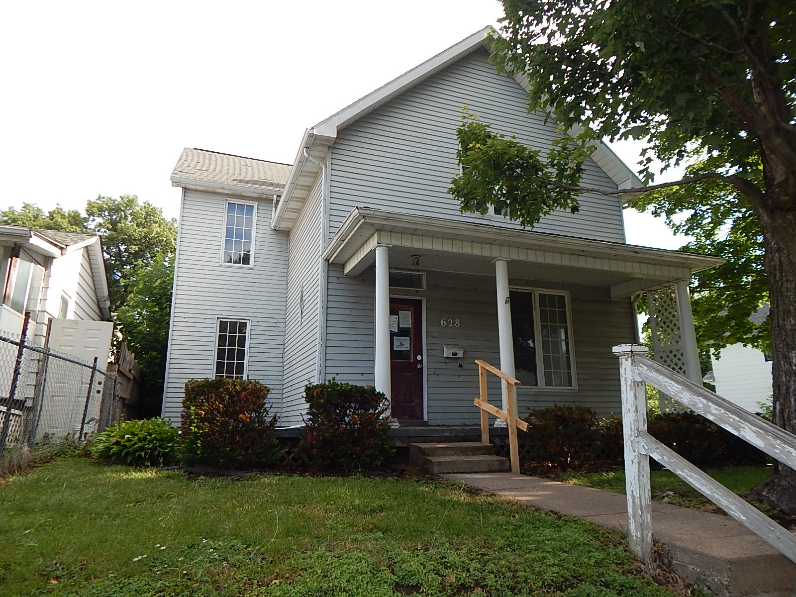 HUD Home — 628 W 14th St, Davenport, IA 52803