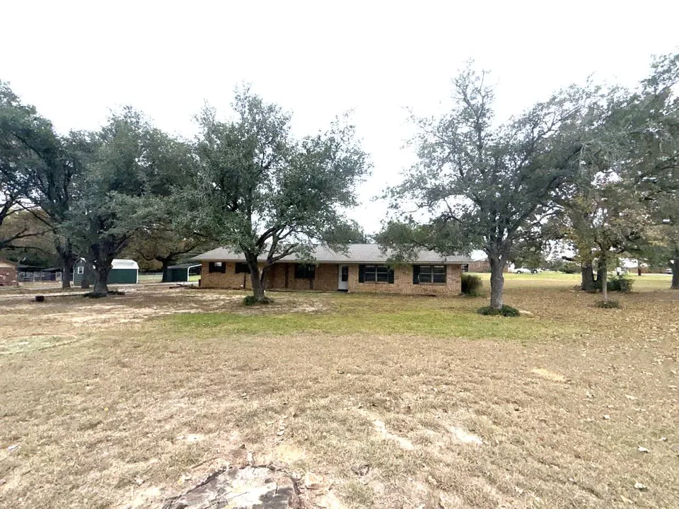 HUD Home — 150 Lazy Way, Fairfield, TX 75840
