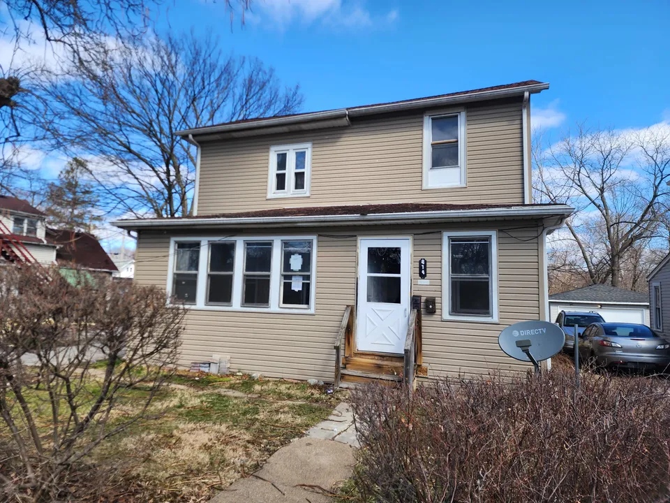 HUD Home — 814 Clarke Ave, Waukegan, IL 60085