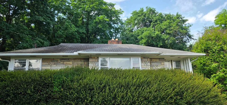 HUD Home — 104 E South St, Woodstock, VA 22664