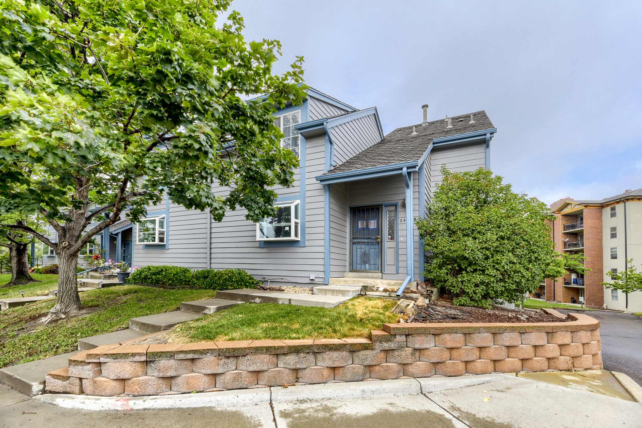 HUD Home — 2405 S Worchester Ct, Aurora, CO 80014