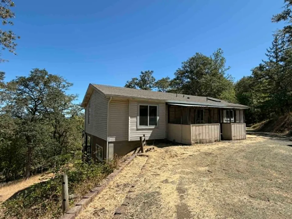HUD Home — 338 Topaz Ln, Roseburg, OR 97470