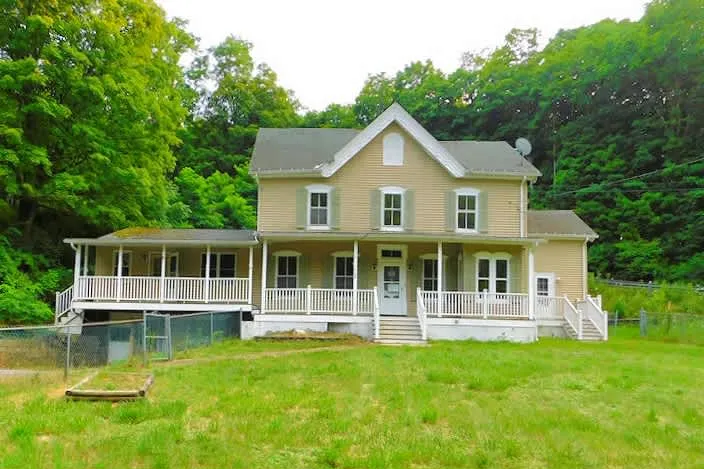 HUD Home β 900 Salisbury Tpke, Red Hook, NY 12571