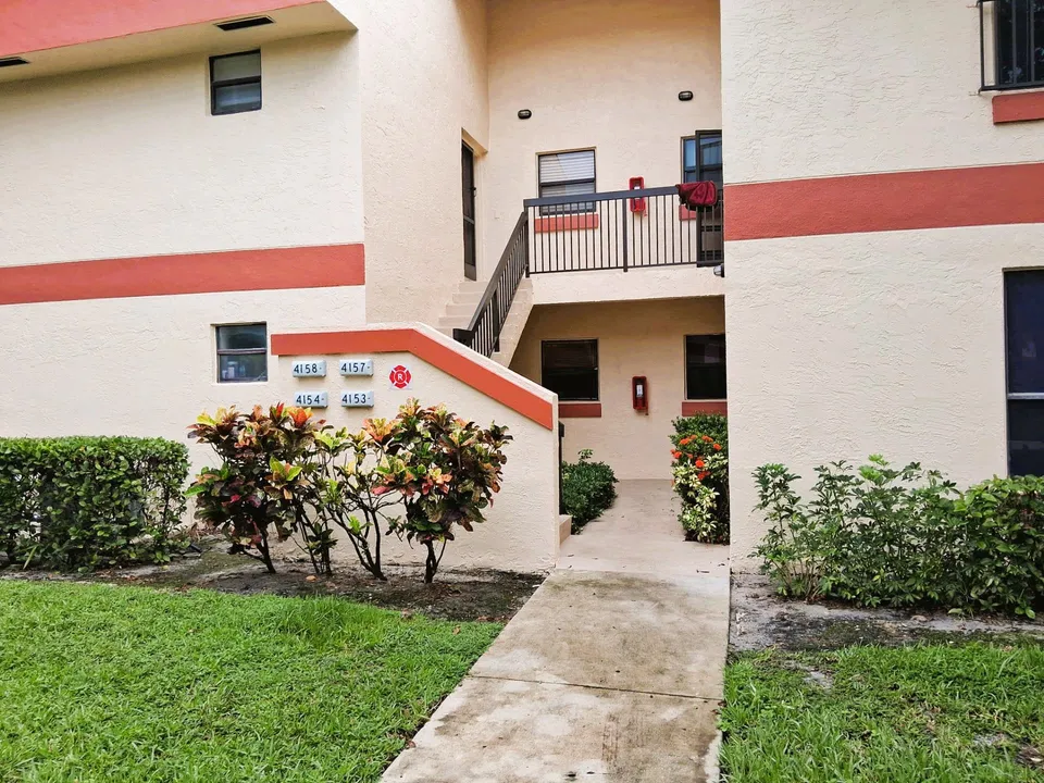 HUD Home — 4153 Carambola Cir S #2151, Coconut Creek, FL 33066