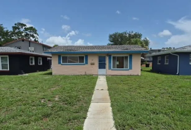HUD Home — 639 75th Ave N, St Petersburg, FL 33702