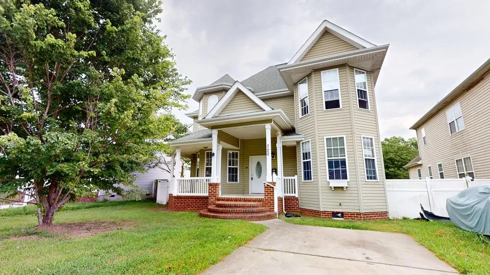 HUD Home — 722 Kilby Ave, Suffolk, VA 23434