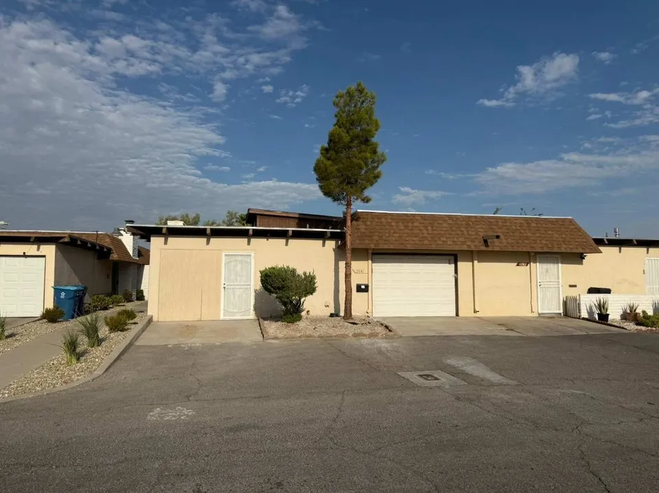 HUD Home — 2641 Heritage Cir, Las Vegas, NV 89121
